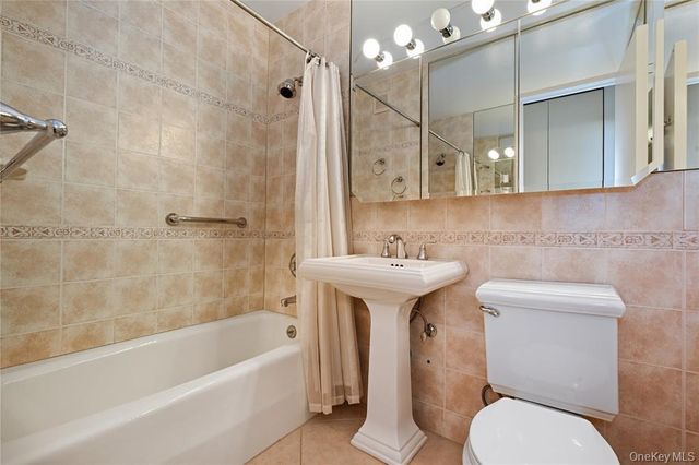 26910 Grand Central Pkwy Apt 1C, New York City, NY 11005