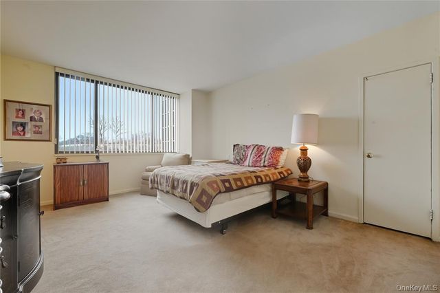 26910 Grand Central Pkwy Apt 1C, New York City, NY 11005