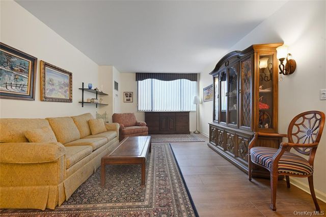 26910 Grand Central Pkwy Apt 1C, New York City, NY 11005
