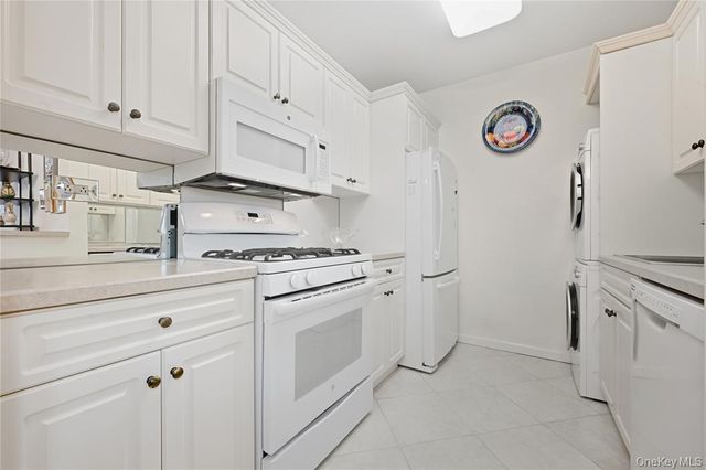 26910 Grand Central Pkwy Apt 1C, New York City, NY 11005