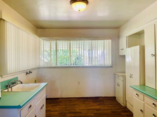 1111 W Kearney Boulevard, Fresno, CA 93706