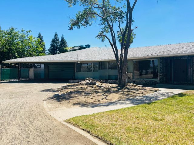 1111 W Kearney Boulevard, Fresno, CA 93706