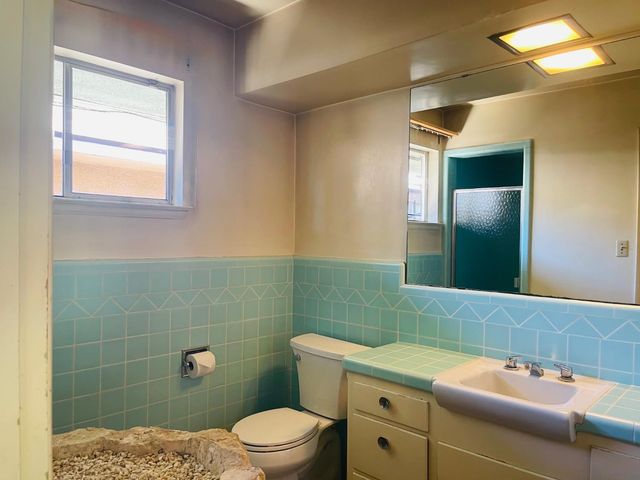 1111 W Kearney Boulevard, Fresno, CA 93706