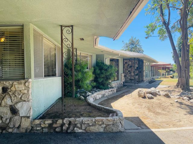1111 W Kearney Boulevard, Fresno, CA 93706