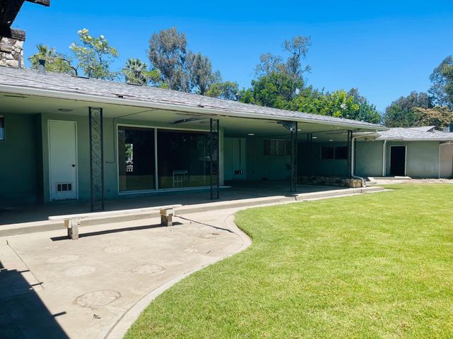 1111 W Kearney Boulevard, Fresno, CA 93706