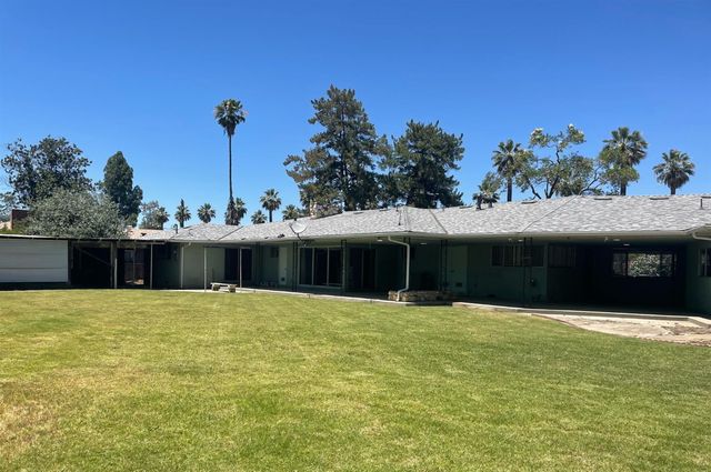 1111 W Kearney Boulevard, Fresno, CA 93706
