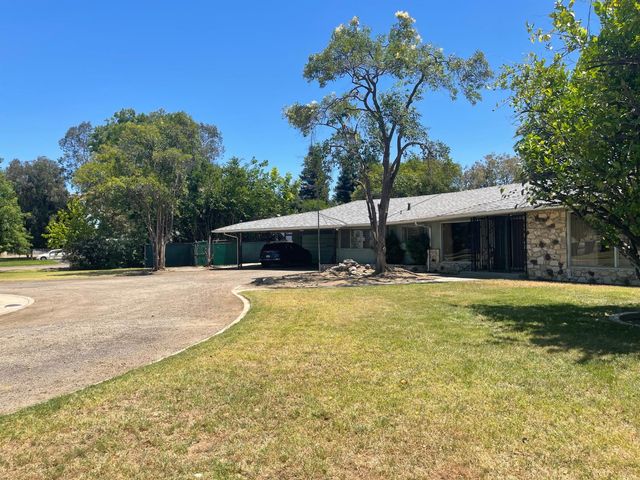 1111 W Kearney Boulevard, Fresno, CA 93706