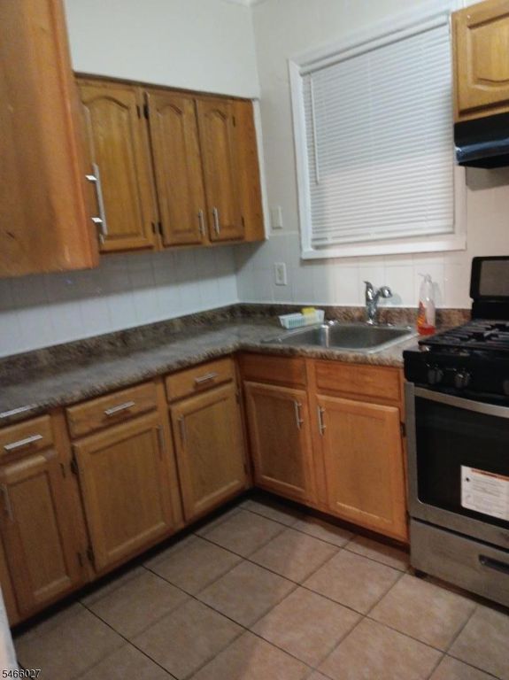 952 Chancellor Ave, Irvington Twp., NJ 07111 — photo 2