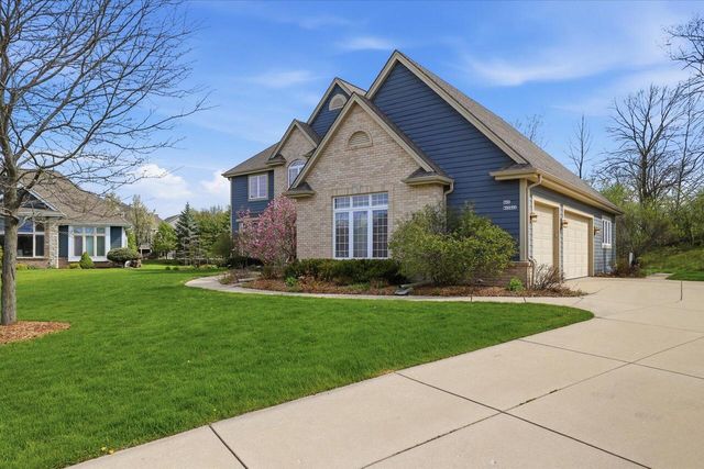 N65W12842 Crimson COURT, Menomonee Falls, WI 53051