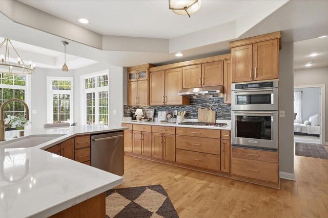 N65W12842 Crimson COURT, Menomonee Falls, WI 53051