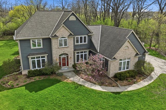 N65W12842 Crimson COURT, Menomonee Falls, WI 53051
