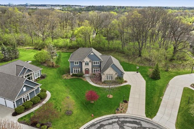 N65W12842 Crimson COURT, Menomonee Falls, WI 53051