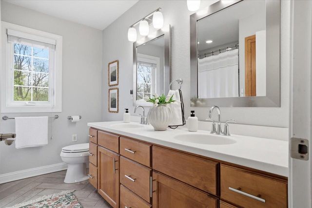 N65W12842 Crimson COURT, Menomonee Falls, WI 53051