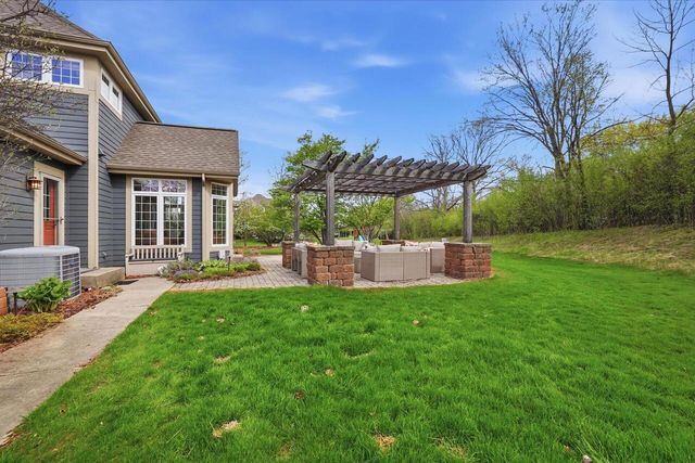 N65W12842 Crimson COURT, Menomonee Falls, WI 53051