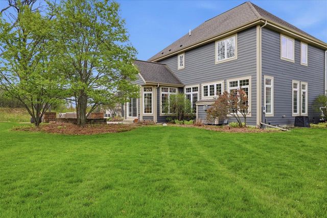 N65W12842 Crimson COURT, Menomonee Falls, WI 53051
