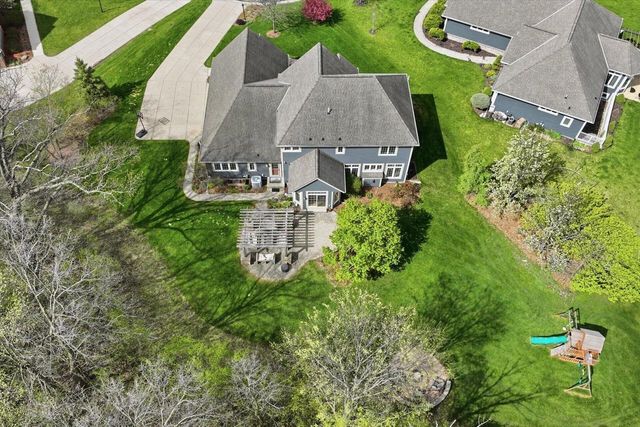 N65W12842 Crimson COURT, Menomonee Falls, WI 53051
