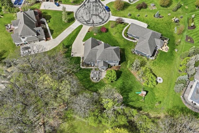 N65W12842 Crimson COURT, Menomonee Falls, WI 53051