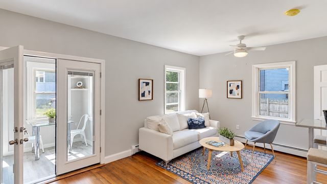 836 Canterbury St. 1R, Boston, MA 02131