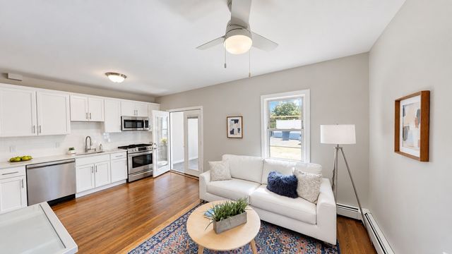836 Canterbury St. 1R, Boston, MA 02131