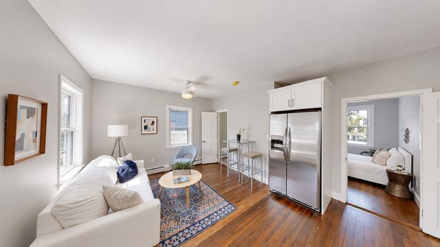 836 Canterbury St. 1R, Boston, MA 02131