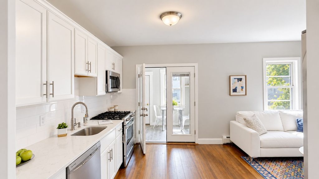 836 Canterbury St. 1R, Boston, MA 02131