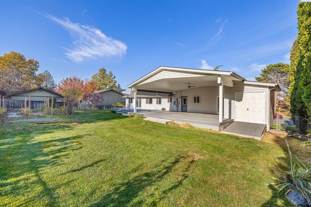 1983 Greenbrook Blvd, Richland, WA 99352