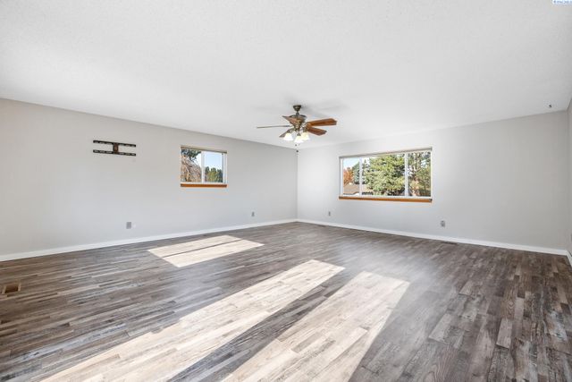 1983 Greenbrook Blvd, Richland, WA 99352