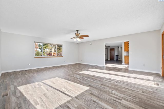 1983 Greenbrook Blvd, Richland, WA 99352