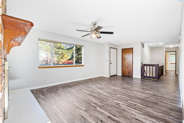 1983 Greenbrook Blvd, Richland, WA 99352