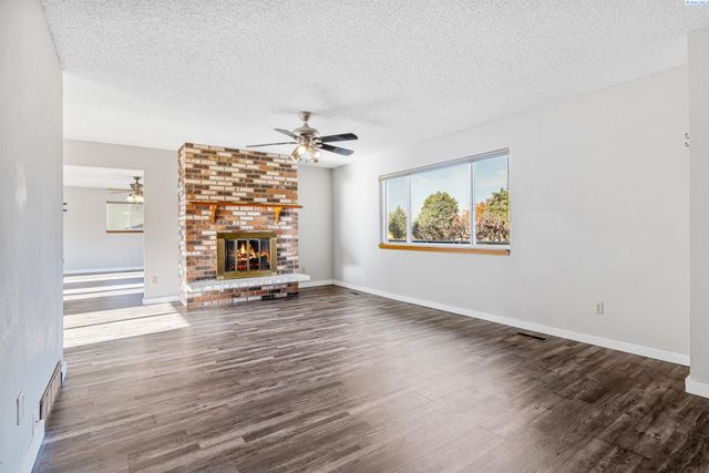 1983 Greenbrook Blvd, Richland, WA 99352