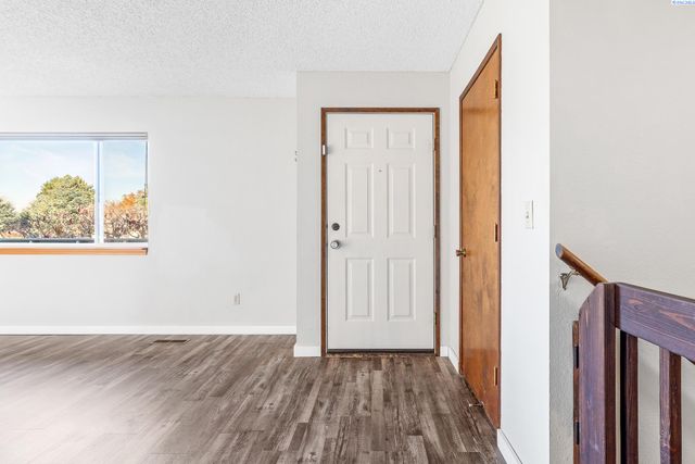 1983 Greenbrook Blvd, Richland, WA 99352