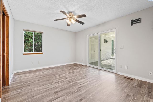 1983 Greenbrook Blvd, Richland, WA 99352