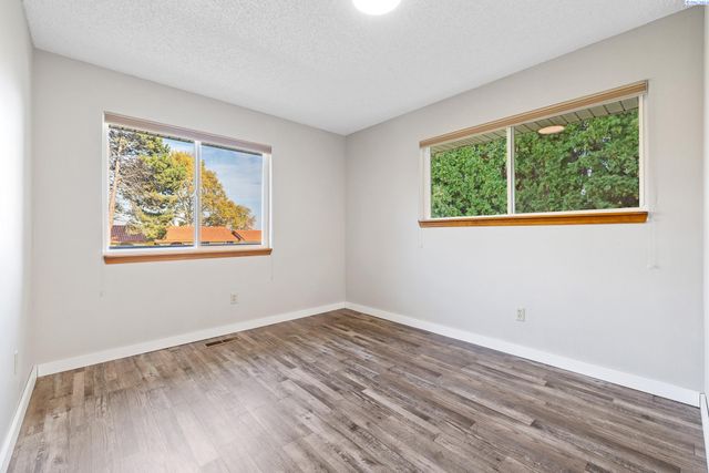 1983 Greenbrook Blvd, Richland, WA 99352