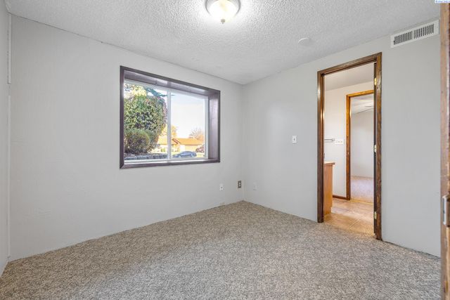 1983 Greenbrook Blvd, Richland, WA 99352