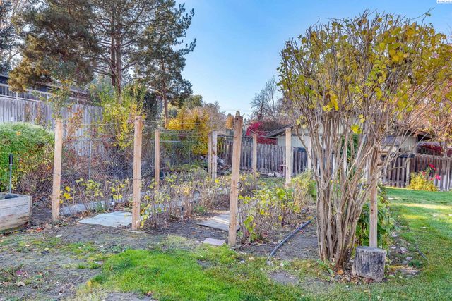 1983 Greenbrook Blvd, Richland, WA 99352