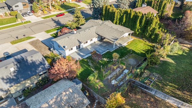 1983 Greenbrook Blvd, Richland, WA 99352
