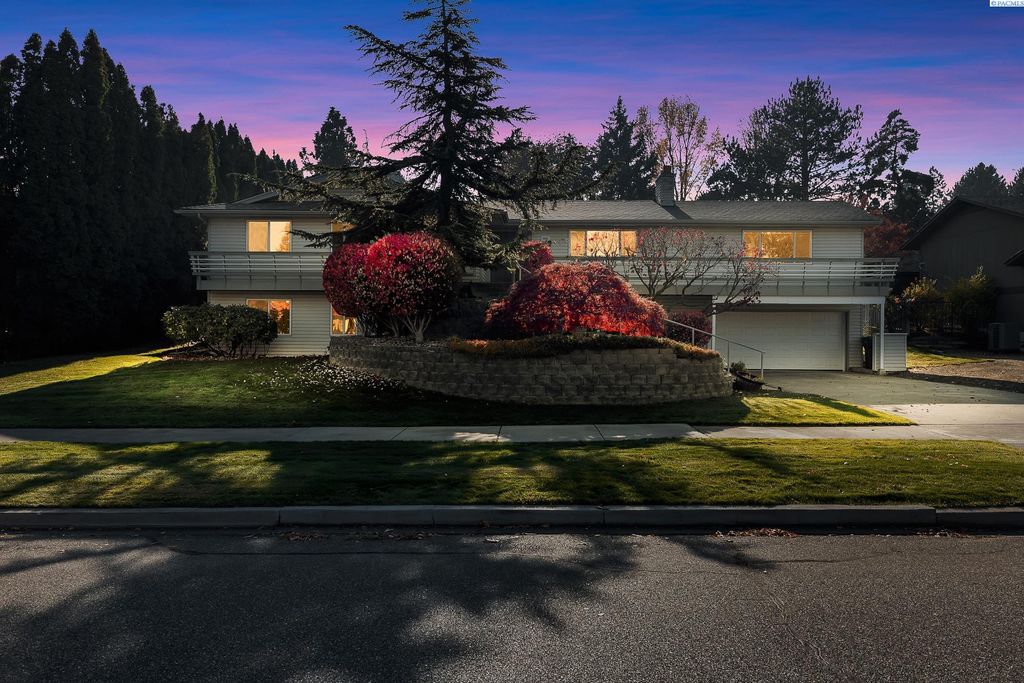 1983 Greenbrook Blvd, Richland, WA 99352