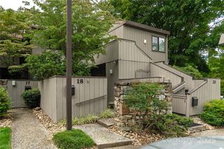 18 Lakemoor Lane, Hendersonville, NC 28739