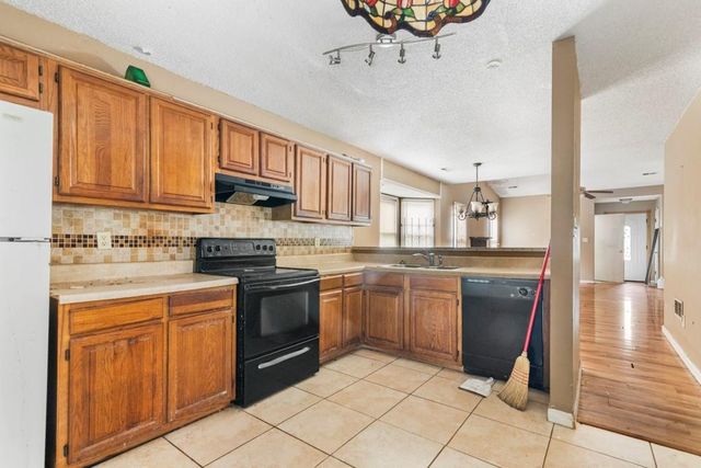 8022 Creekstone Way, Riverdale, GA 30274