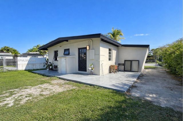 6561 SW 34th St, Miami, FL 33155