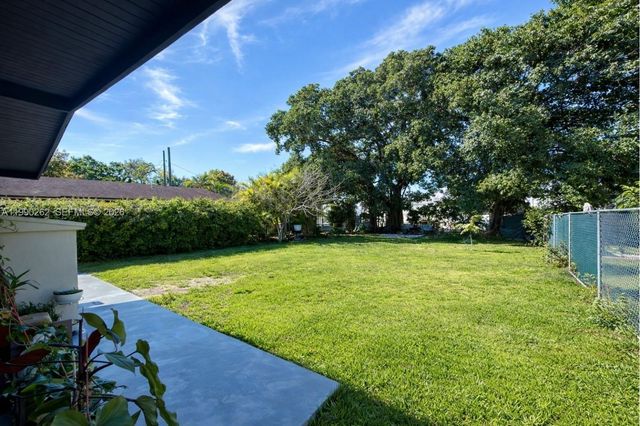 6561 SW 34th St, Miami, FL 33155