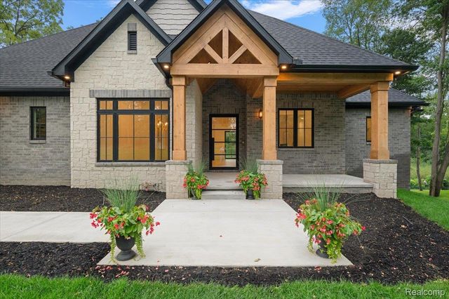 1059 Iroquois Trail, Oxford Charter Township, MI 48371