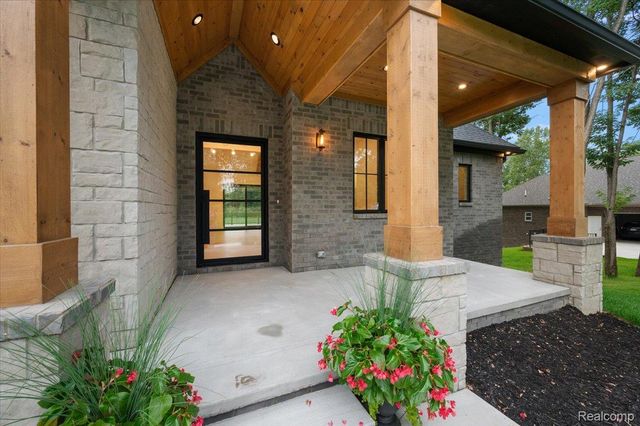 1059 Iroquois Trail, Oxford Charter Township, MI 48371