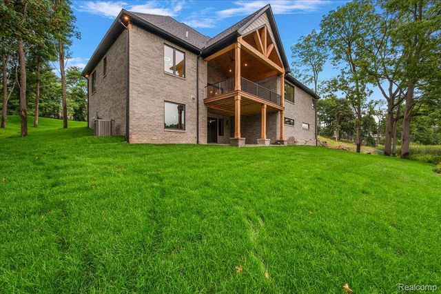 1059 Iroquois Trail, Oxford Charter Township, MI 48371