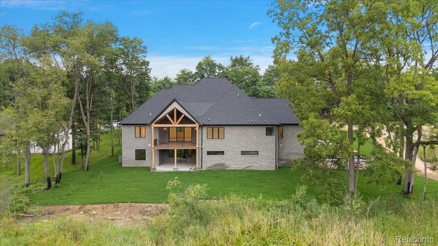 1059 Iroquois Trail, Oxford Charter Township, MI 48371