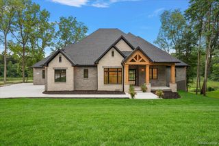 1059 Iroquois Trail, Oxford Charter Township, MI 48371