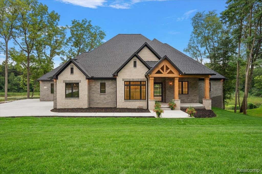 1059 Iroquois Trail, Oxford Charter Township, MI 48371