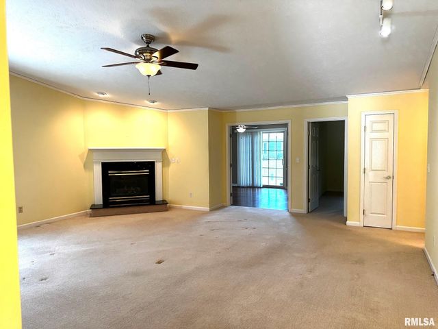 7023 Piper Glen Drive, Springfield, IL 62711
