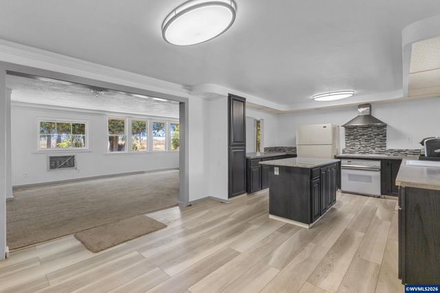 4545 Hazelgreen Rd, Salem, OR 97305