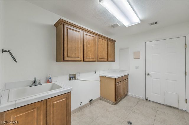 3195 Heyer Street, Logandale, NV 89021